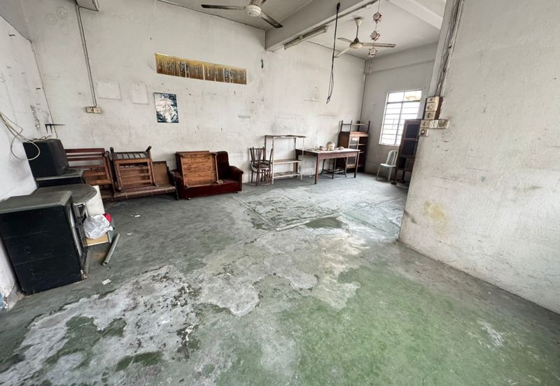 Satok 3 Storey Shoplot For Sale