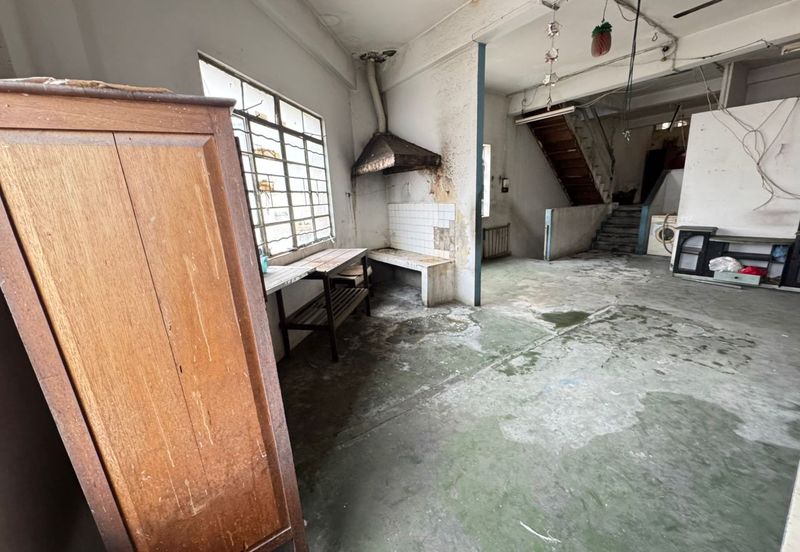 Satok 3 Storey Shoplot For Sale