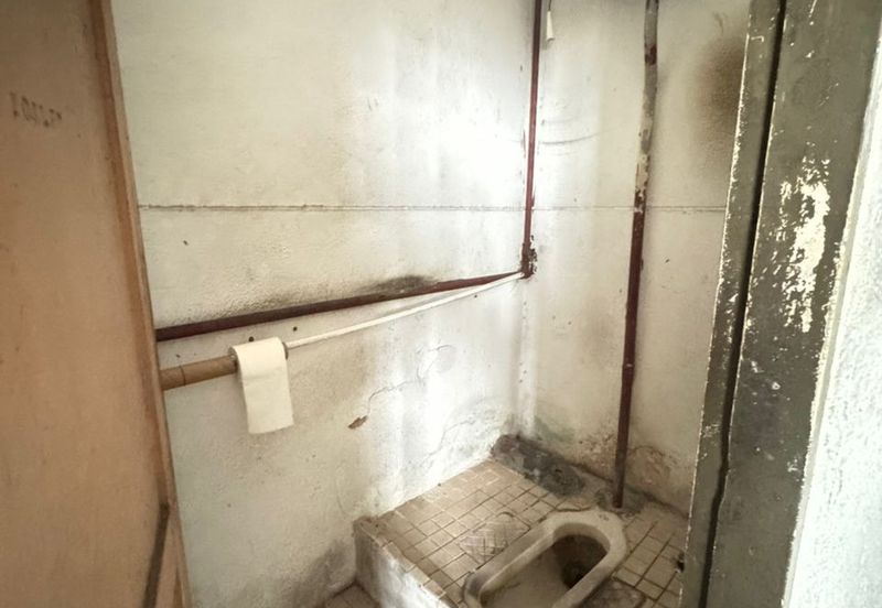 Satok 3 Storey Shoplot For Sale