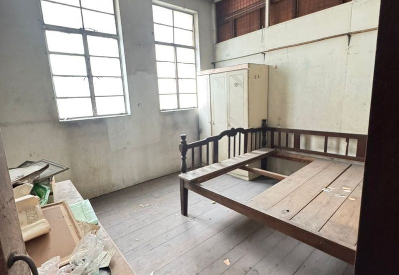 Satok 3 Storey Shoplot For Sale