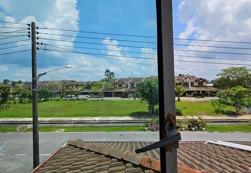 Jalan Dahlia Double Storey Terrace For Sale