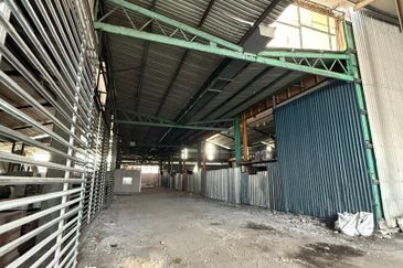 Bintawa Warehouse For rent 