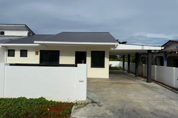 Lorong Bunga Kemuning, Jalan Matang Single Storey Semi Detached House For Sale