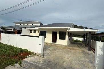 Lorong Bunga Kemuning, Jalan Matang Single Storey Semi Detached House For Sale