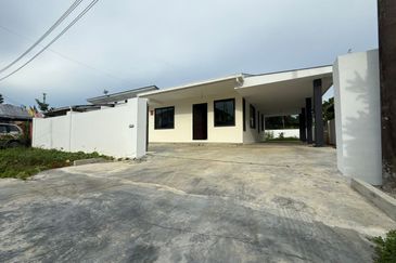 Lorong Bunga Kemuning, Jalan Matang Single Storey Semi Detached House For Sale