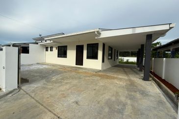 Lorong Bunga Kemuning, Jalan Matang Single Storey Semi Detached House For Sale