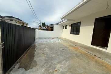 Lorong Bunga Kemuning, Jalan Matang Single Storey Semi Detached House For Sale