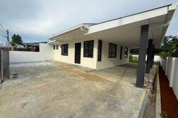 Lorong Bunga Kemuning, Jalan Matang Single Storey Semi Detached House For Sale