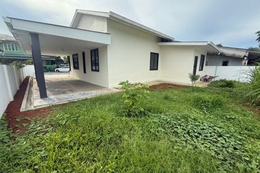 Lorong Bunga Kemuning, Jalan Matang Single Storey Semi Detached House For Sale