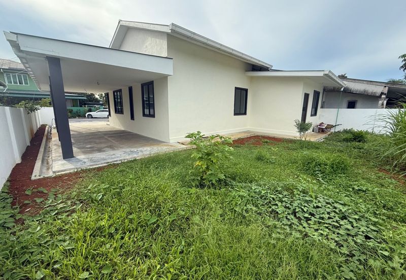 Lorong Bunga Kemuning, Jalan Matang Single Storey Semi Detached House For Sale