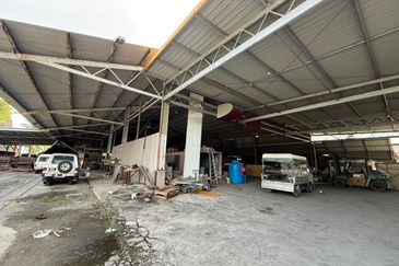 Detached Warehouse @ Bintawa For Rent