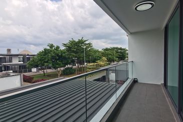 Taman Botanika, Batu Kawa Double Storey Semi D For Rent