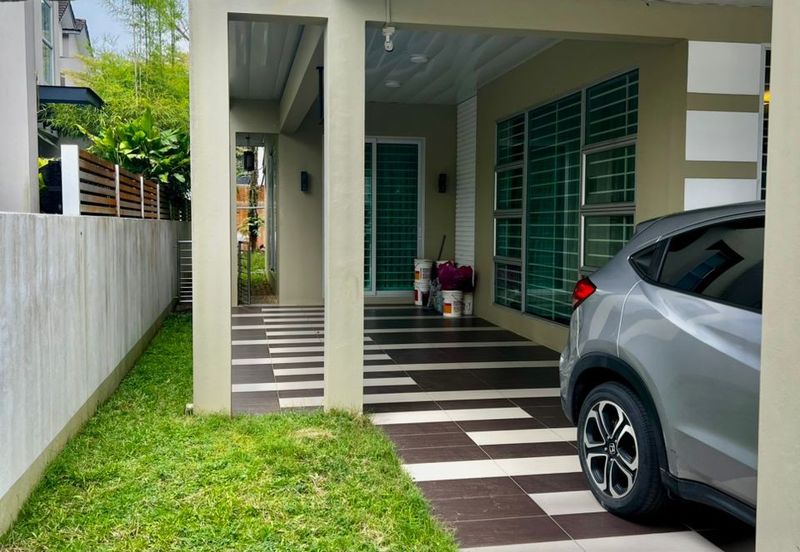 Uplands Residence Three Storey Semi-D For Sale