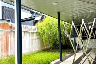 Uplands Residence Three Storey Semi-D For Sale