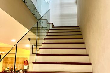 Uplands Residence Three Storey Semi-D For Sale