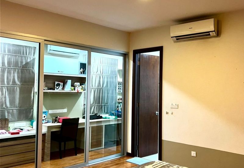 Uplands Residence Three Storey Semi-D For Sale