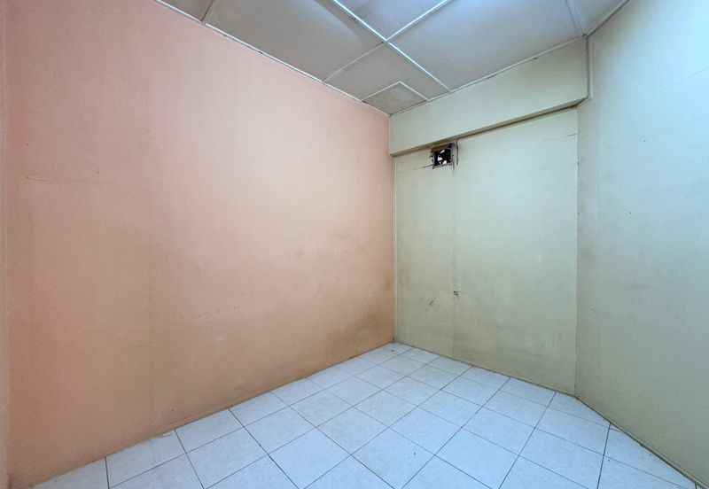 Arang Road single storey intermediate for sale