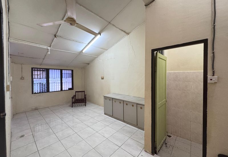 Arang Road single storey intermediate for sale