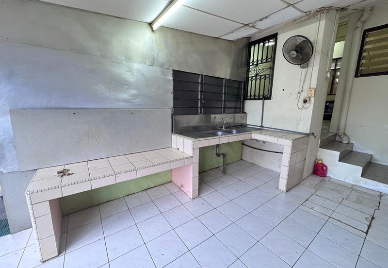 Arang Road single storey intermediate for sale