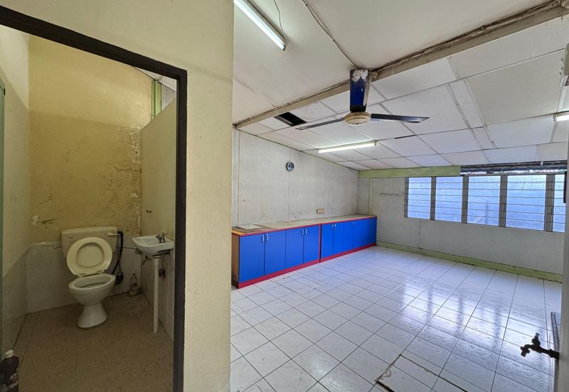 Arang Road single storey intermediate for sale