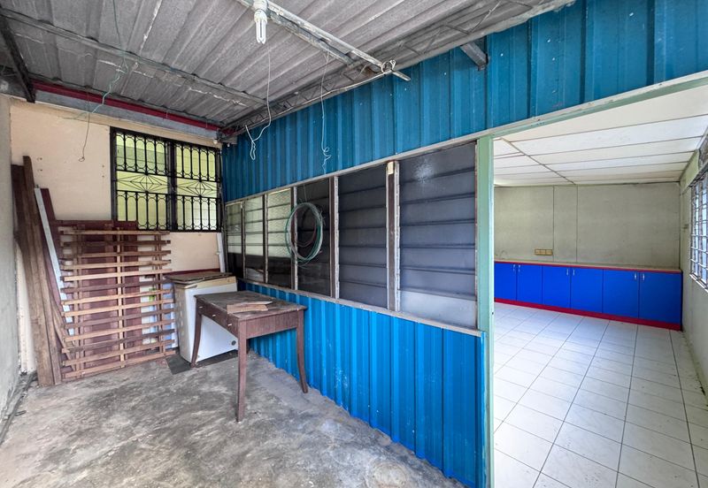 Arang Road single storey intermediate for sale