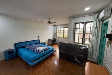 Stampin Double Storey Semi-Detached For Sale