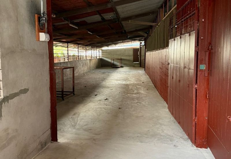 Nanas Barat , near green road Warehouse For rent 