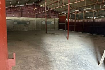 Nanas Barat , near green road Warehouse For rent 