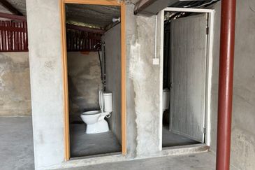 Nanas Barat , near green road Warehouse For rent 