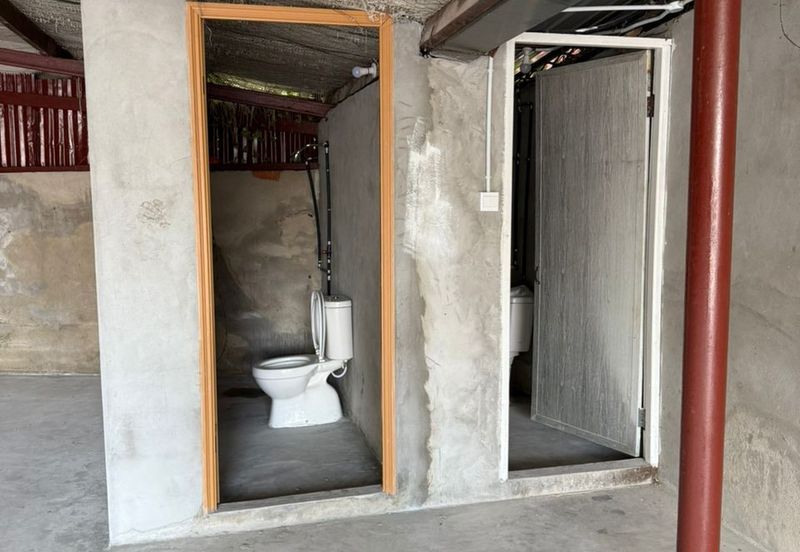 Nanas Barat , near green road Warehouse For rent 