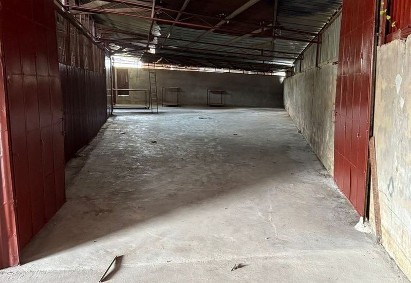 Nanas Barat , near green road Warehouse For rent 