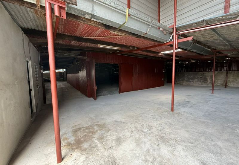 Nanas Barat , near green road Warehouse For rent 