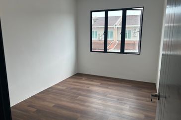 Stutong Baru Double Storey Intermediate For Sale