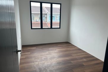 Stutong Baru Double Storey Intermediate For Sale