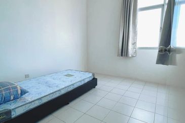 Bintawa Riverfront Apartment For Rent