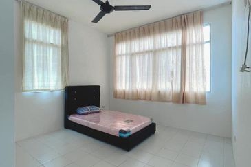 Bintawa Riverfront Apartment For Rent