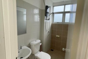 Bintawa Riverfront Apartment For Rent