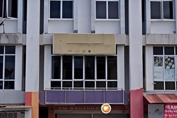 Lee Ling Commercial Centre, Matang 3-Storey Intermediate Shoplot For Sale