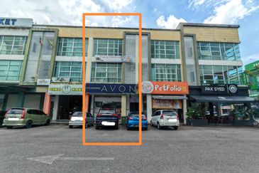 3 Storey Aiman Mall Shop Lot For Sale