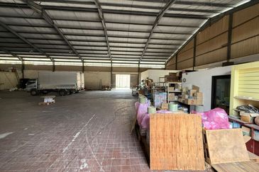 Bintawa 3-Storey Detached Warehouse For Sale