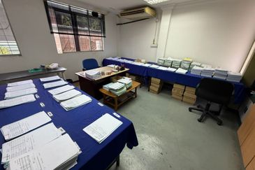 Bintawa 3-Storey Detached Warehouse For Sale