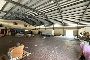 Bintawa 3-Storey Detached Warehouse For Sale