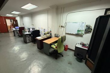 Bintawa 3-Storey Detached Warehouse For Sale
