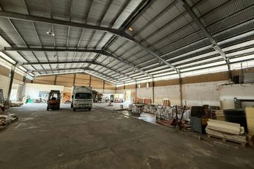 Bintawa 3-Storey Detached Warehouse For Sale