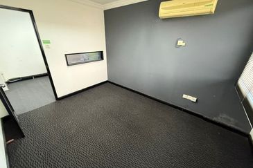 Bintawa 3-Storey Detached Warehouse For Sale