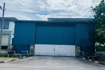 7th Mile Batu Kitang Semi-Detached Factory Warehouse For Rent