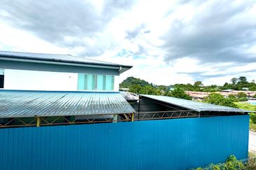 7th Mile Batu Kitang Semi-Detached Factory Warehouse For Rent