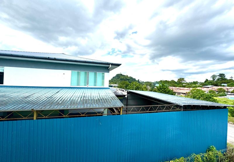 7th Mile Batu Kitang Semi-Detached Factory Warehouse For Rent