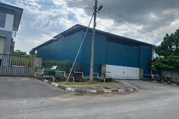 7th Mile Batu Kitang Semi-Detached Factory Warehouse For Rent