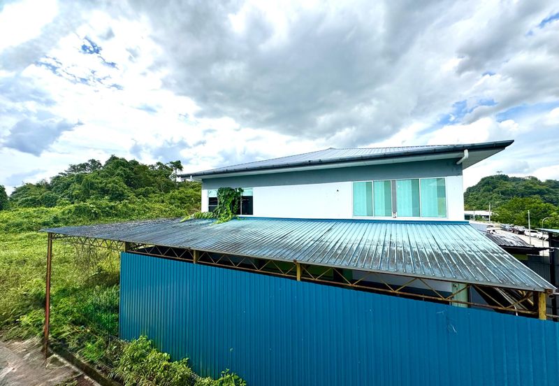 7th Mile Batu Kitang Semi-Detached Factory Warehouse For Rent